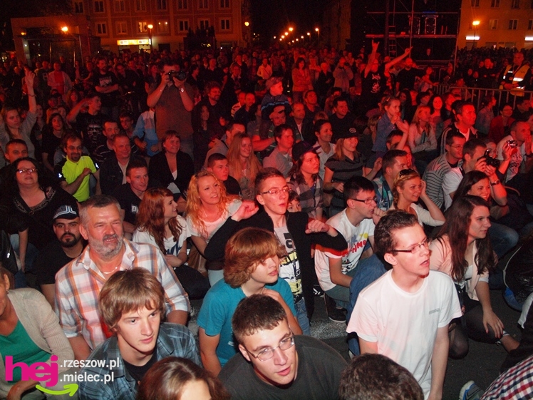 Czadowy początek Festiwalu. Szkoci zelektryzowali mielecką widownię - część 2 zdjęć