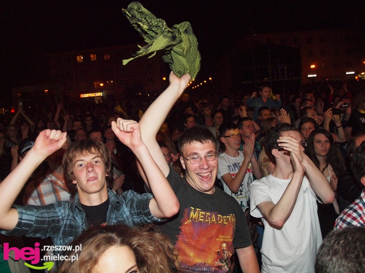 Czadowy początek Festiwalu. Szkoci zelektryzowali mielecką widownię - część 2 zdjęć