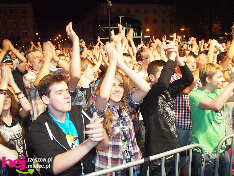 Czadowy początek Festiwalu. Szkoci zelektryzowali mielecką widownię - część 2 zdjęć
