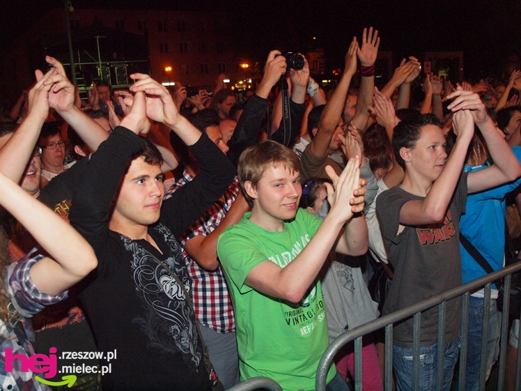 Czadowy początek Festiwalu. Szkoci zelektryzowali mielecką widownię - część 2 zdjęć