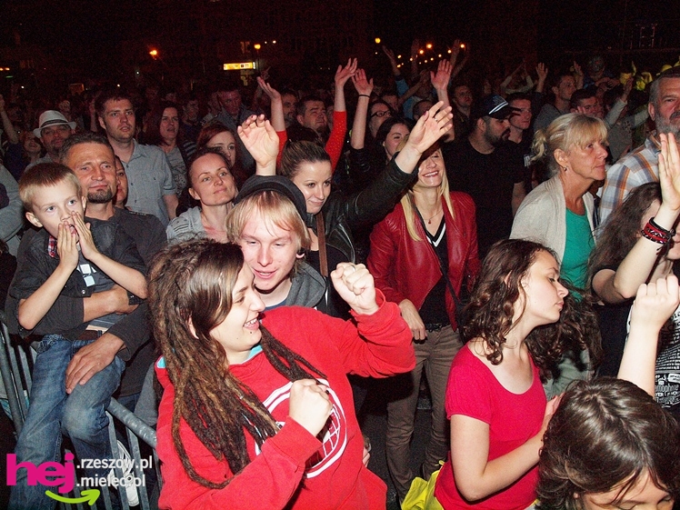Czadowy początek Festiwalu. Szkoci zelektryzowali mielecką widownię - część 2 zdjęć