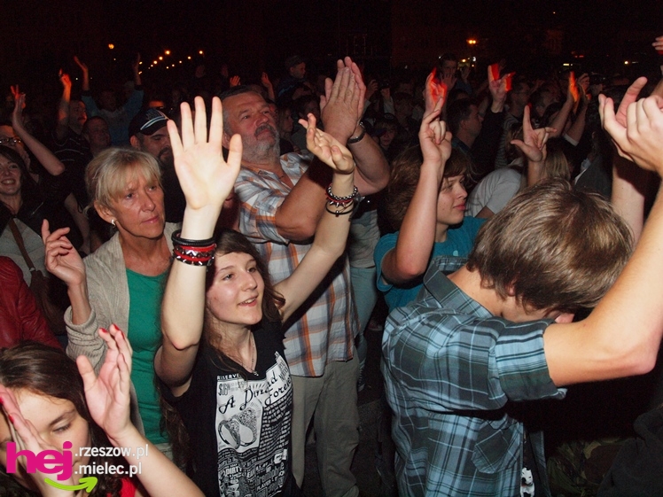 Czadowy początek Festiwalu. Szkoci zelektryzowali mielecką widownię - część 2 zdjęć