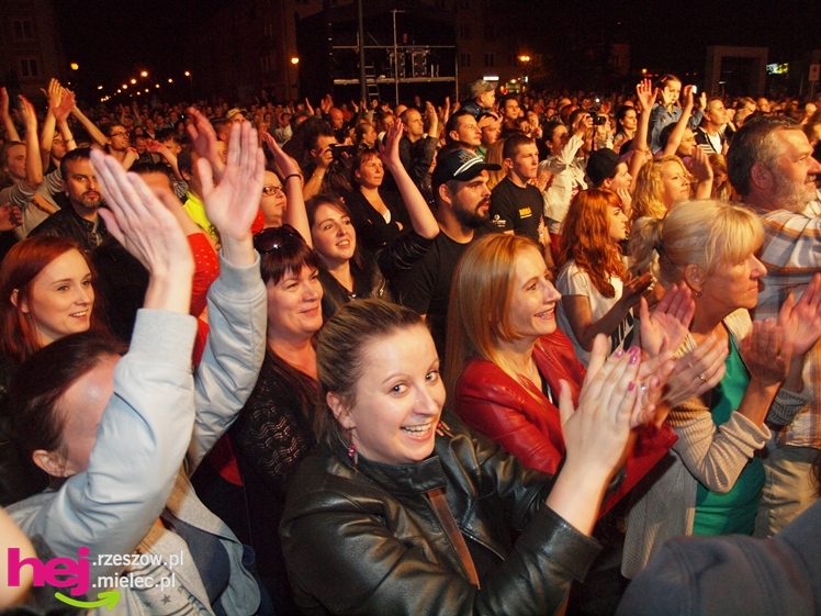 Czadowy początek Festiwalu. Szkoci zelektryzowali mielecką widownię - część 2 zdjęć
