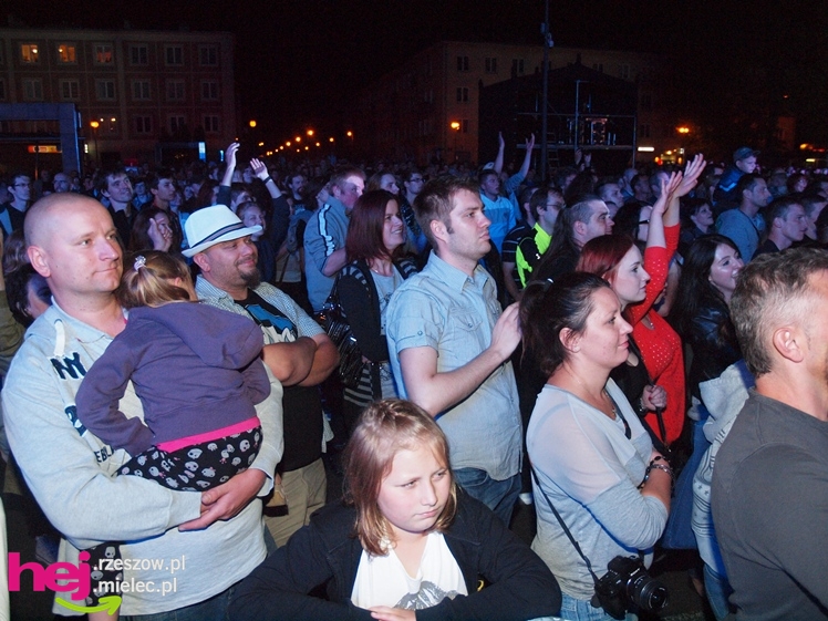 Czadowy początek Festiwalu. Szkoci zelektryzowali mielecką widownię - część 2 zdjęć