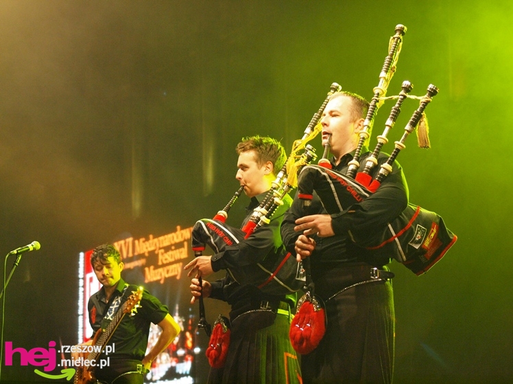 Czadowy początek Festiwalu. Szkoci zelektryzowali mielecką widownię - część 2 zdjęć