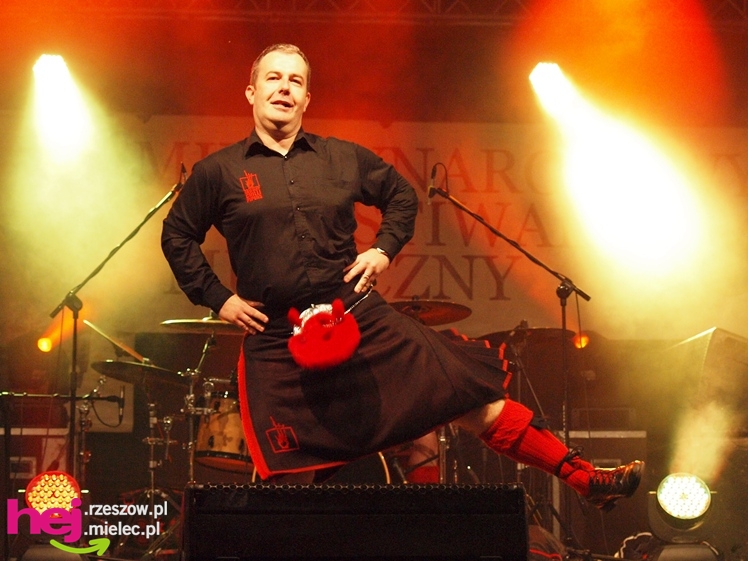 Czadowy początek Festiwalu. Szkoci zelektryzowali mielecką widownię - część 2 zdjęć