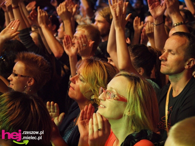 Czadowy początek Festiwalu. Szkoci zelektryzowali mielecką widownię - część 2 zdjęć