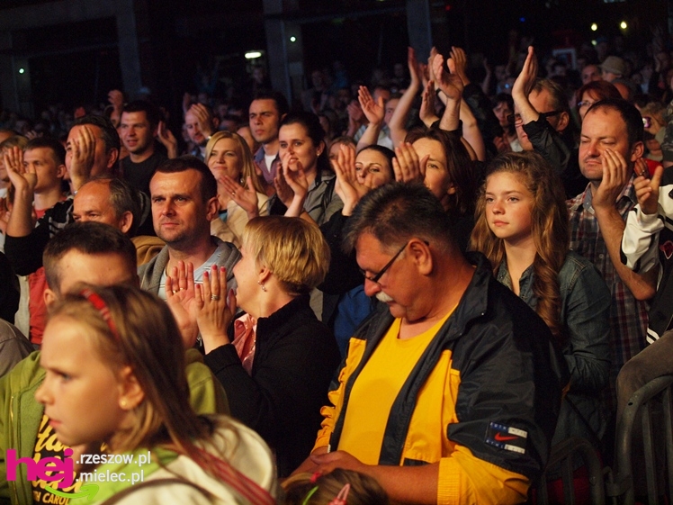 Czadowy początek Festiwalu. Szkoci zelektryzowali mielecką widownię - część 2 zdjęć