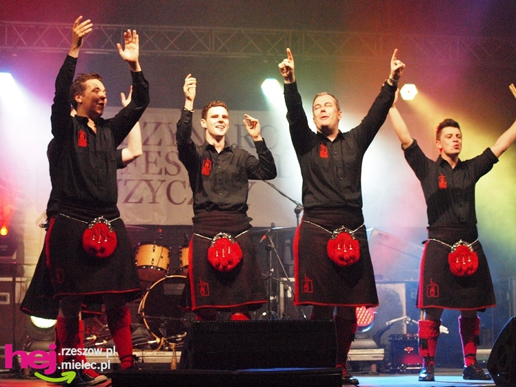 Czadowy początek Festiwalu. Szkoci zelektryzowali mielecką widownię - część 2 zdjęć