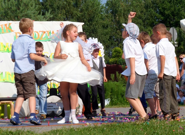 Piknik przedszkolny ?Szczęśliwe Dziecko - Szczęśliwa Rodzina?.