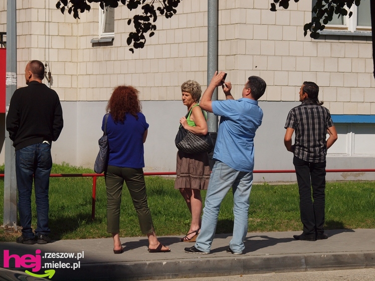 Chciał skoczyć z wieżowca. Policjanci podjęli negocjacje