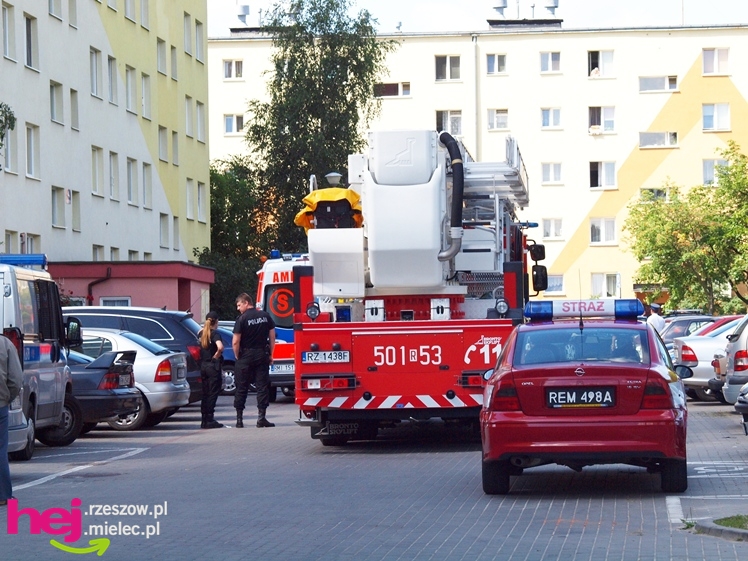 Chciał skoczyć z wieżowca. Policjanci podjęli negocjacje