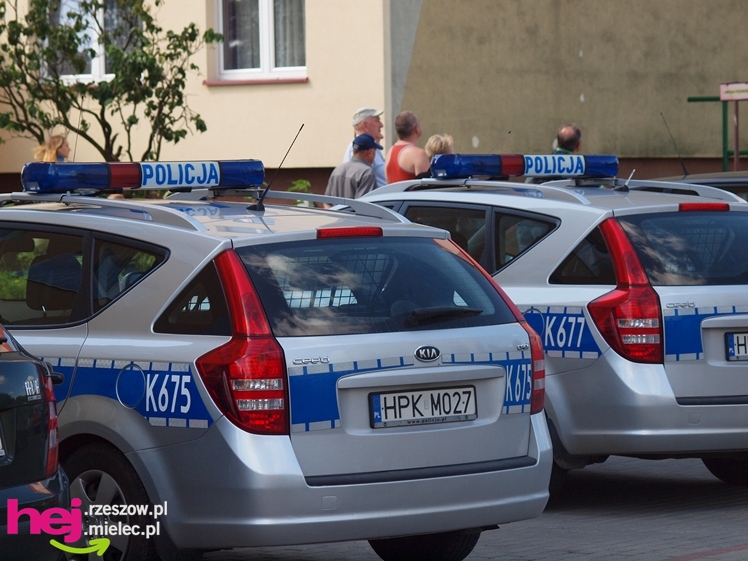 Chciał skoczyć z wieżowca. Policjanci podjęli negocjacje