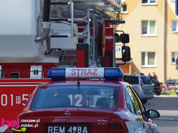 Chciał skoczyć z wieżowca. Policjanci podjęli negocjacje