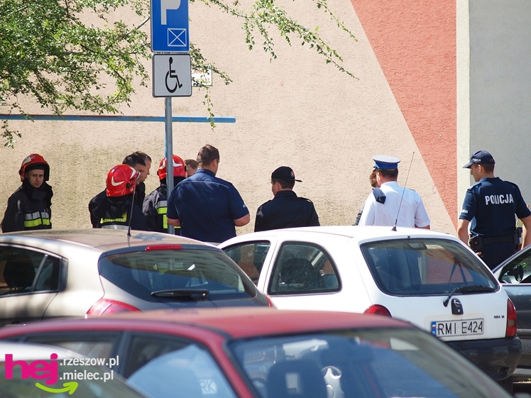 Chciał skoczyć z wieżowca. Policjanci podjęli negocjacje