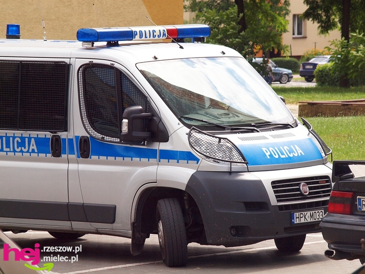 Chciał skoczyć z wieżowca. Policjanci podjęli negocjacje