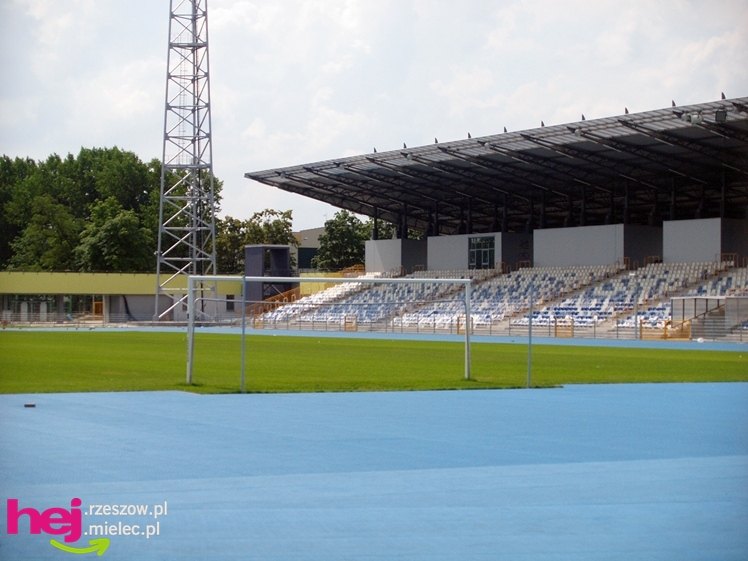 Budowa stadionu miejskiego w Mielcu w ostatnim dniu umownego terminu