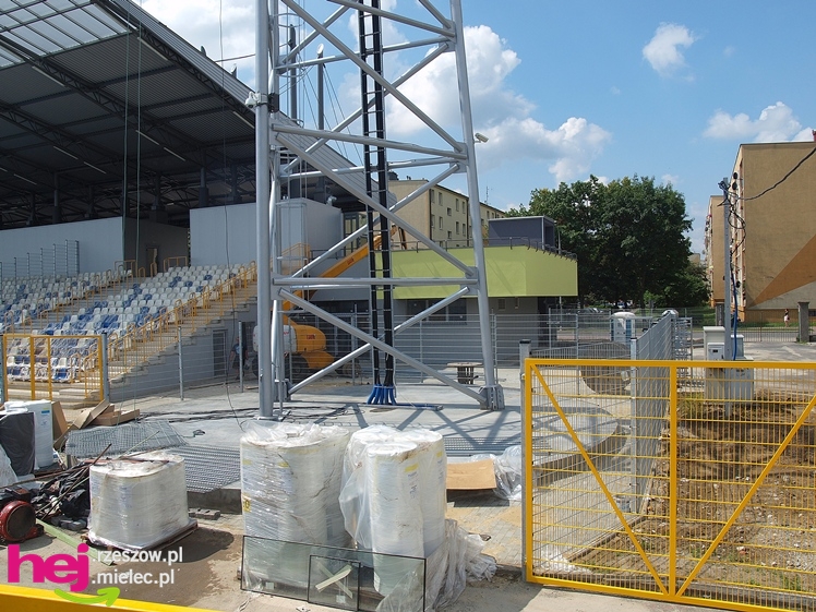 Budowa stadionu miejskiego w Mielcu w ostatnim dniu umownego terminu