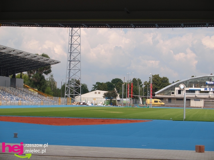Budowa stadionu miejskiego w Mielcu w ostatnim dniu umownego terminu