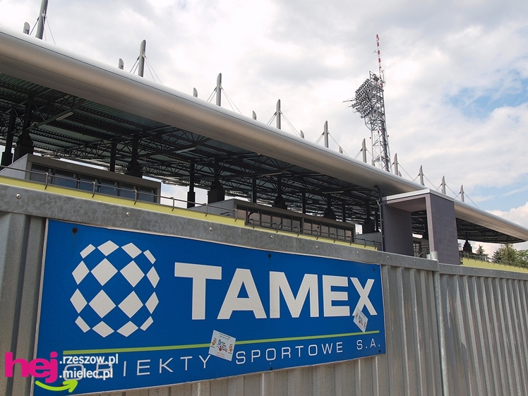 Budowa stadionu miejskiego w Mielcu w ostatnim dniu umownego terminu