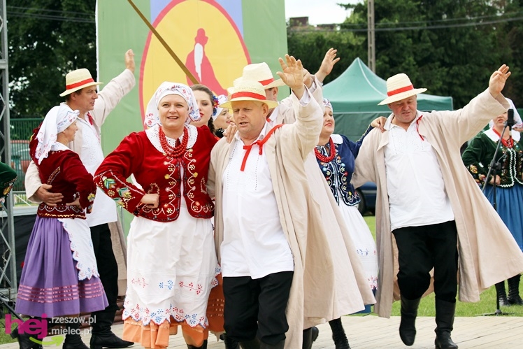 VI Podkarpacki Jarmark Ludowy ?Roztańczony Chorzelów? 2013