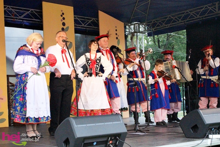 VI Podkarpacki Jarmark Ludowy ?Roztańczony Chorzelów? 2013