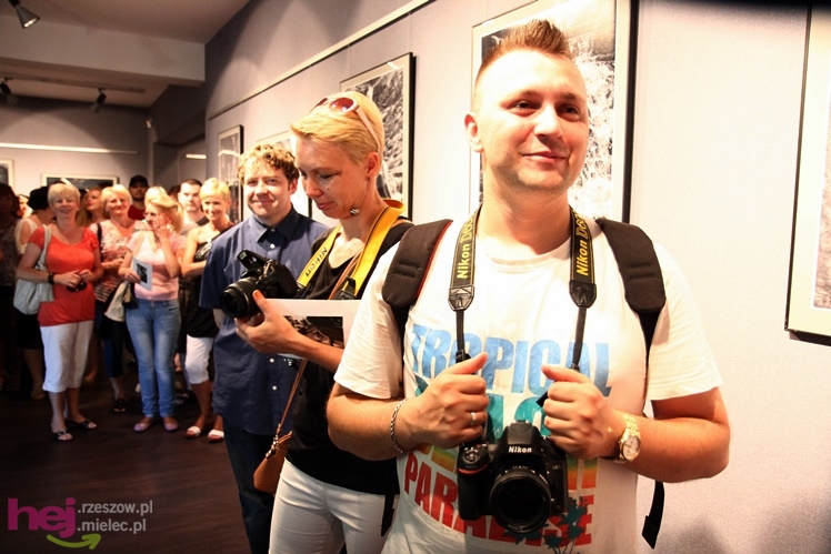Natura aktu i akt w naturze. Fotografie Łukasza Gurdaka pokazane w Jadernówce