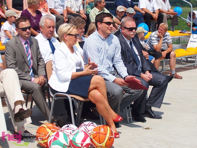 Przecław ma nowy kompleks sportowy. Minister Sportu: pilnujcie by kłódka nie wisiała