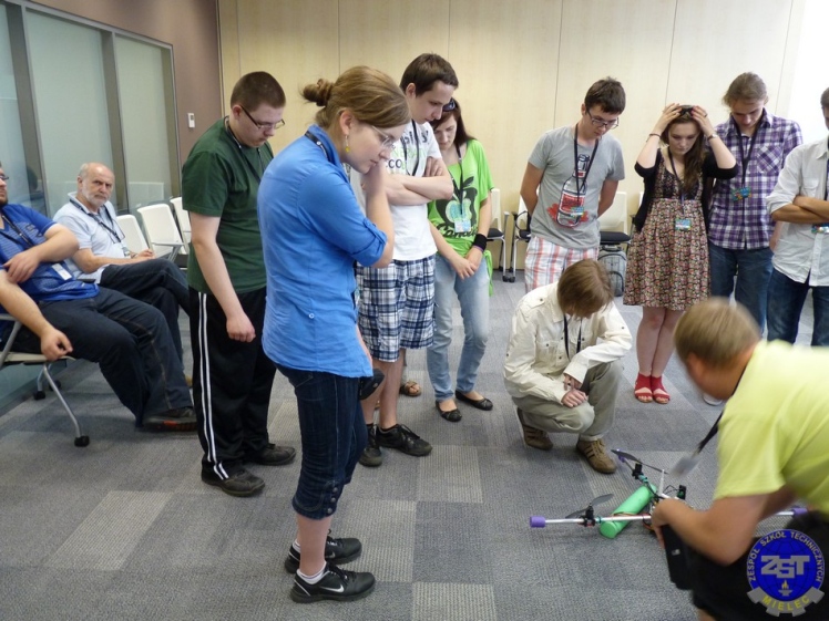 Drużyna z ZST w finałowej 15-ce konkursu robotyki