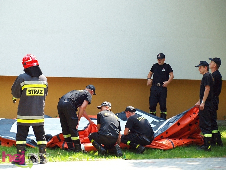 Drugi raz chciał odebrać sobie życie. Policjanci obezwładnili go w mieszkaniu
