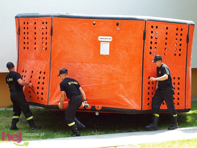 Drugi raz chciał odebrać sobie życie. Policjanci obezwładnili go w mieszkaniu