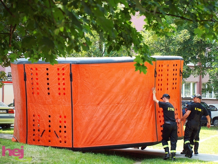 Drugi raz chciał odebrać sobie życie. Policjanci obezwładnili go w mieszkaniu