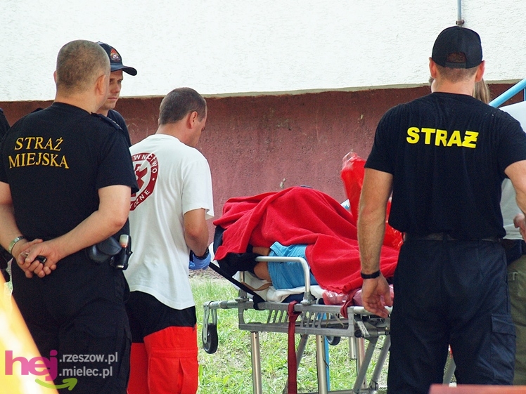 Drugi raz chciał odebrać sobie życie. Policjanci obezwładnili go w mieszkaniu