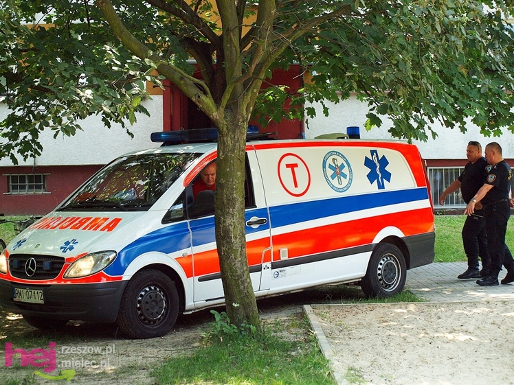 Drugi raz chciał odebrać sobie życie. Policjanci obezwładnili go w mieszkaniu