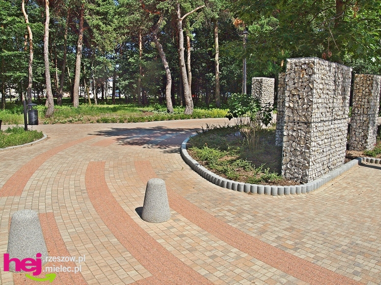 Nowy park przy Hali Targowej coraz chętniej odwiedzany przez mielczan