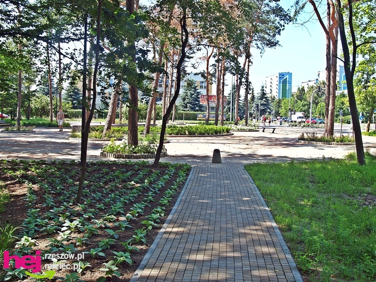 Nowy park przy Hali Targowej coraz chętniej odwiedzany przez mielczan