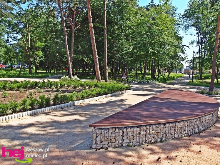 Nowy park przy Hali Targowej coraz chętniej odwiedzany przez mielczan