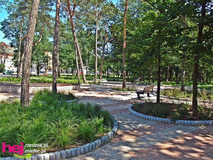 Nowy park przy Hali Targowej coraz chętniej odwiedzany przez mielczan