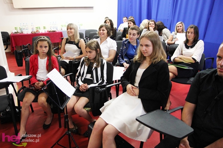 Blisko 120 studentów WSGiZ ukończyło naukę