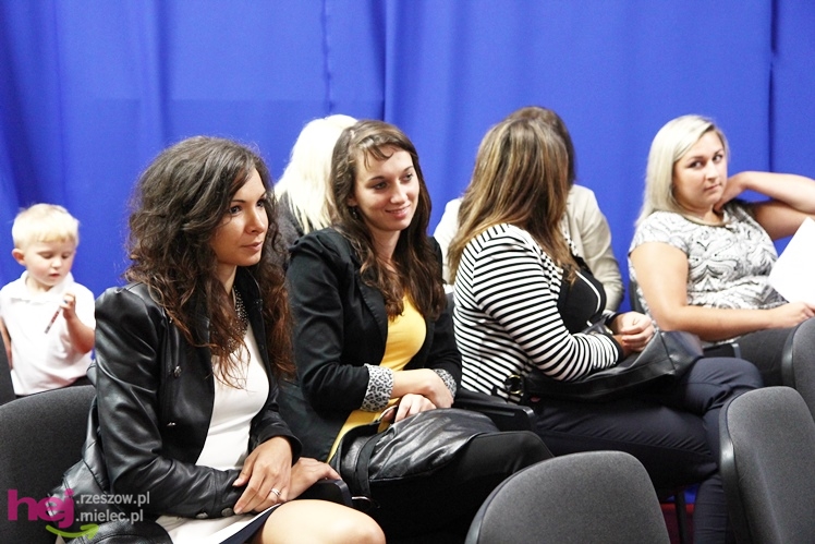Blisko 120 studentów WSGiZ ukończyło naukę