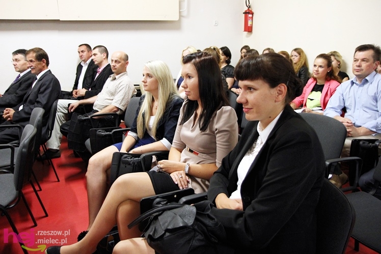 Blisko 120 studentów WSGiZ ukończyło naukę