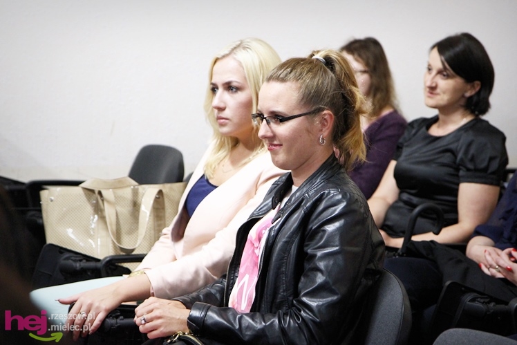 Blisko 120 studentów WSGiZ ukończyło naukę