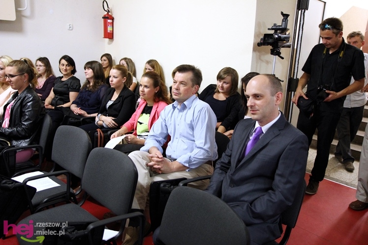 Blisko 120 studentów WSGiZ ukończyło naukę