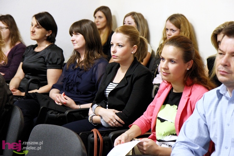 Blisko 120 studentów WSGiZ ukończyło naukę