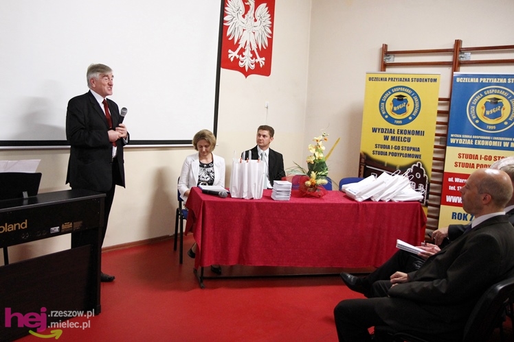 Blisko 120 studentów WSGiZ ukończyło naukę