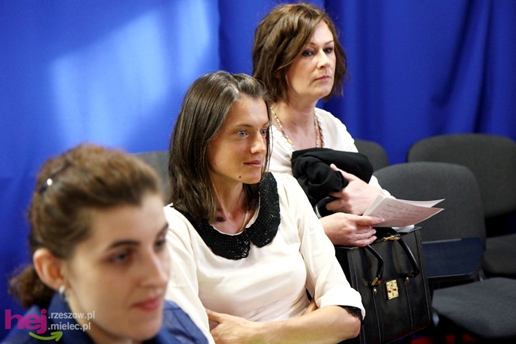 Blisko 120 studentów WSGiZ ukończyło naukę
