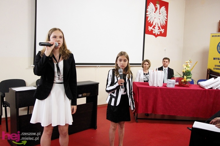 Blisko 120 studentów WSGiZ ukończyło naukę