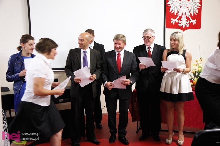 Blisko 120 studentów WSGiZ ukończyło naukę