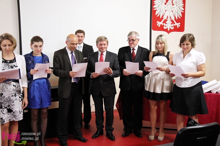Blisko 120 studentów WSGiZ ukończyło naukę