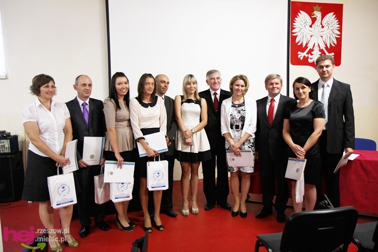 Blisko 120 studentów WSGiZ ukończyło naukę